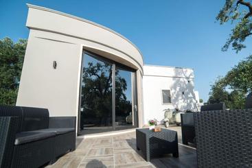 تختخواب و صبحانه Pandora Luxury Suite