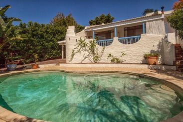 تختخواب و صبحانه Sea Whisper Guest House And Self Catering