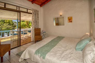 تختخواب و صبحانه Sea Whisper Guest House And Self Catering