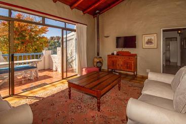 تختخواب و صبحانه Sea Whisper Guest House And Self Catering