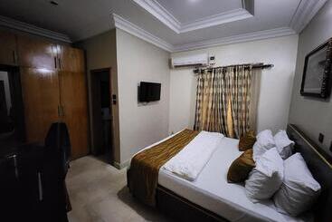 Nue Crest Hotels & Suites