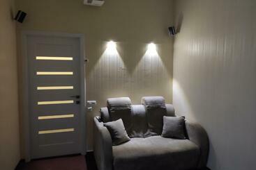 هتل آپارتمان Small Room With Big Cinema