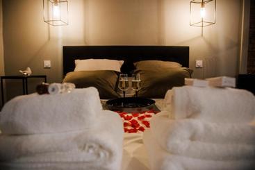 La Suite Romantique Avec Jacuzzi Au Cœur De Perpignan