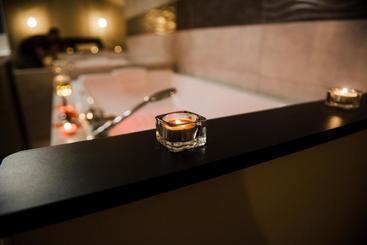 La Suite Romantique Avec Jacuzzi Au Cœur De Perpignan