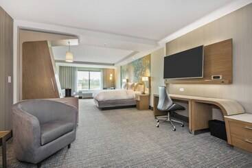 Отель Courtyard By Marriott Raleigh Cary/parkside Town Commons