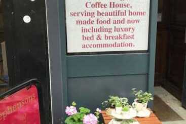 تختخواب و صبحانه Stephensons Tea And Coffee House