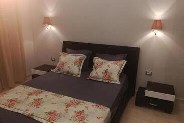 هتل آپارتمان London House