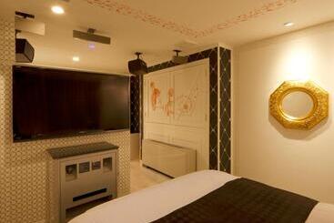 Отель Birthday Kakamigahara