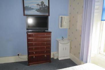پانسیون Esk Guest House