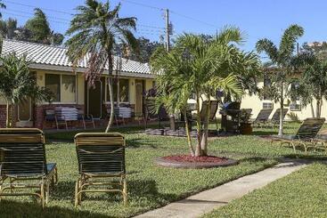 Shell Motel Hollywood