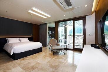 ホテル Pine Forest Jeongseon Alpine Resort