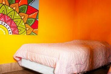 پانسیون Hostal Café Tiana