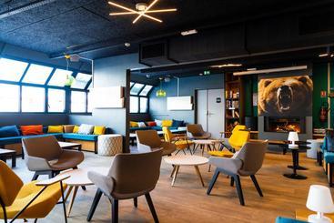 هاستل Skylodge By N Py