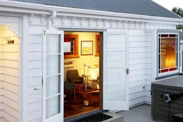 تختخواب و صبحانه Maungakawa Villa