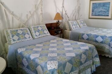 בית מלון כפרי Bay Port Lodging