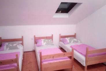 هاستل Kamena ćuprija