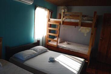 ホテル Hostel Marisol