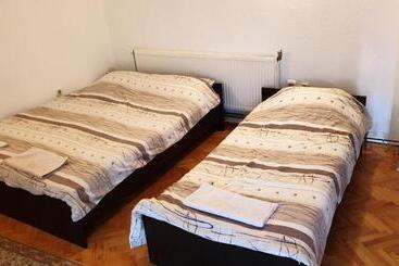 بنسيون Majestic Rooms&apartments