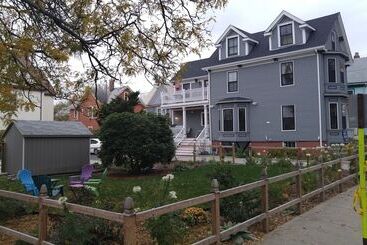 مبيت وإفطار Davis Square Inn