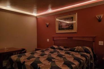Deluxe Motel, Los Angeles Area