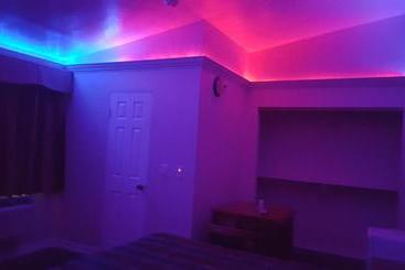 Deluxe Motel, Los Angeles Area