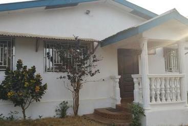 پانسیون Airport Lodge Lungi