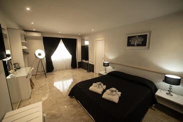 بنسيون Tropea Luxury & Charm