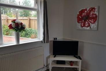 Vetrelax Ipswich Newly Refurbished House