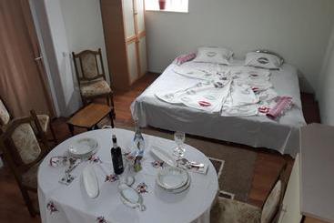 Deni House