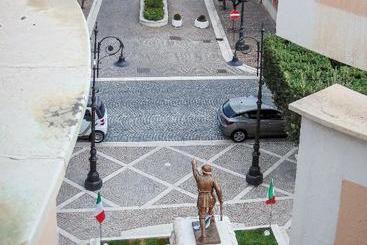 تختخواب و صبحانه La Piazzetta