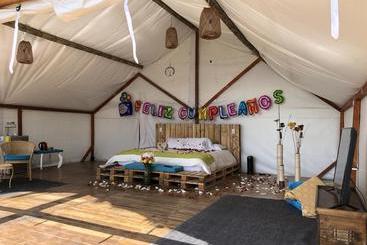 هاستل Samay Glamping Airport