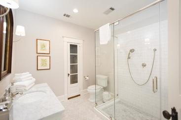 تختخواب و صبحانه Clifton House