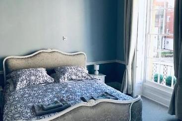 پانسیون Regency Rooms Guesthouse