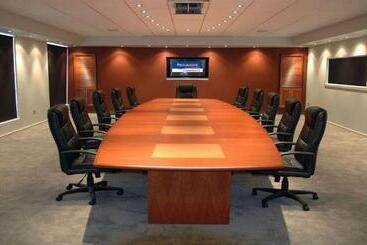 Отель Holiday Inn Express & Suites Lexington W Versailles, An Ihg