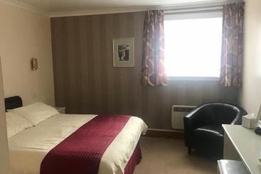 پانسیون Empire Travel Lodge
