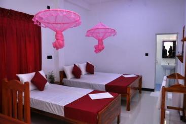 پانسیون Hilton Cottage
