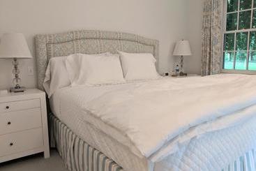 تختخواب و صبحانه Margin Street Inn