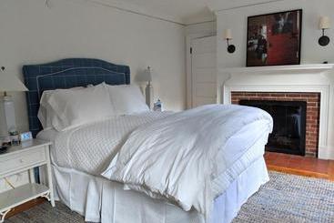 تختخواب و صبحانه Margin Street Inn