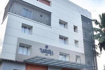 호텔 Navaratna Inn - A Luxury