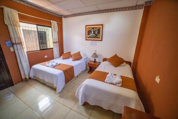 پانسیون Hostal Gladismar