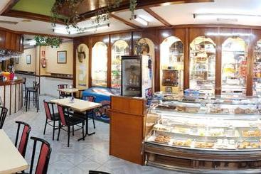 پانسیون Pensión Arenal