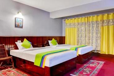 Отель Treebo Trip Pine Crest