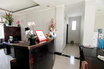 펜션 Reddoorz Plus Near Ubung Terminal Denpasar