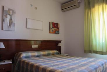 پانسیون Hostal Las Dunas