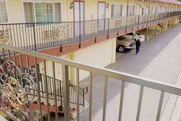 旅馆 Norwalk Inn & Suites