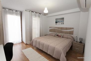 هتل آپارتمان Chez Miró Corella