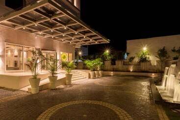 Lemon Tree Hotel Lucknow