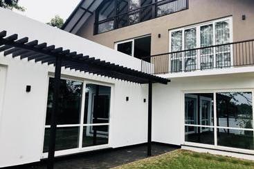 Пансион Villa On The Edge