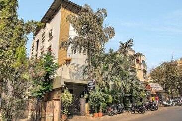 Oyo 12020 Hotel Ratna Regency