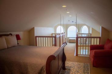 Otter Beach Lodges